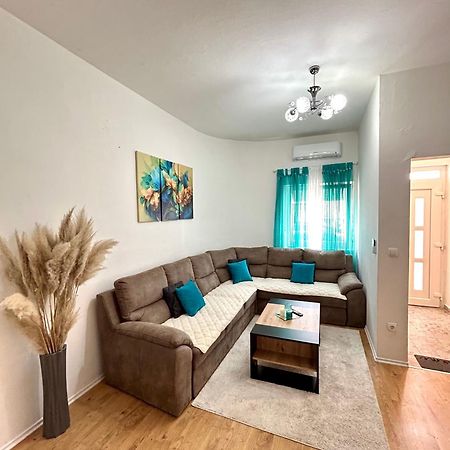 מוסטר Apartment Tajra מראה חיצוני תמונה