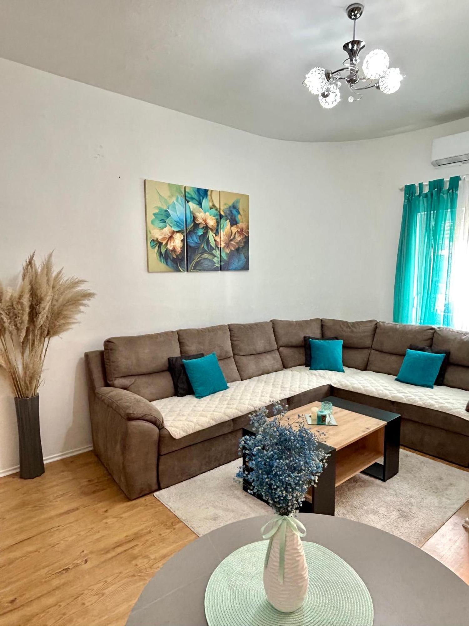 מוסטר Apartment Tajra מראה חיצוני תמונה