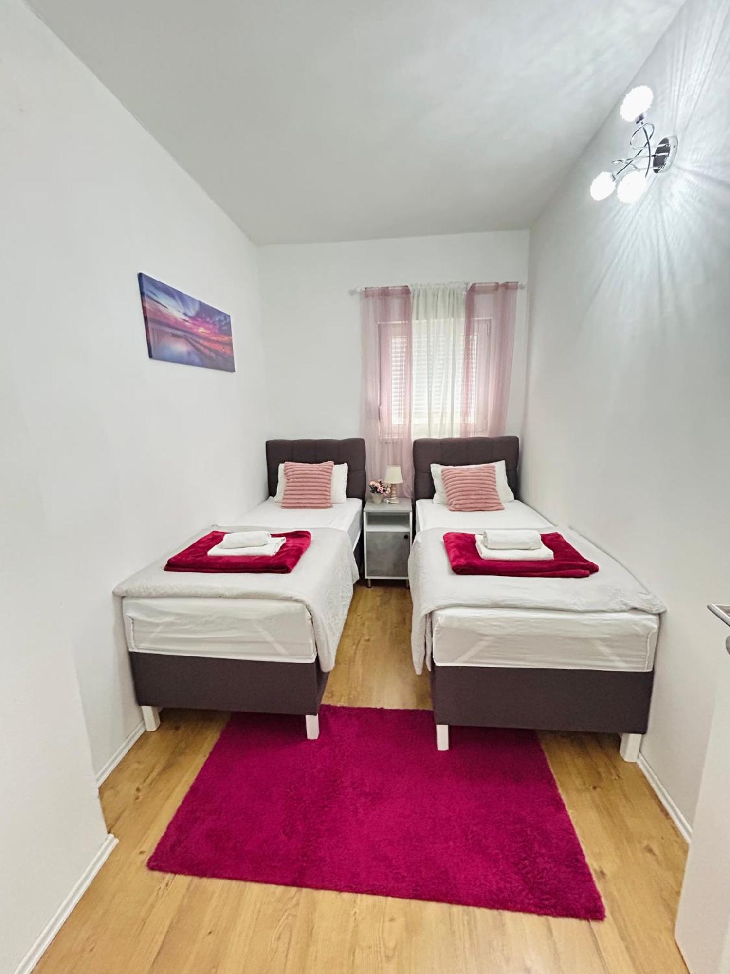 מוסטר Apartment Tajra מראה חיצוני תמונה