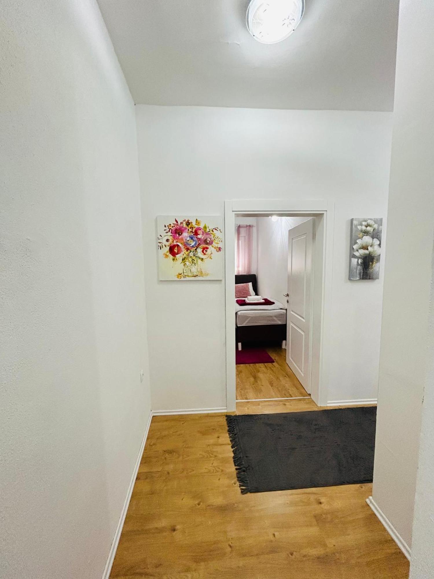 מוסטר Apartment Tajra מראה חיצוני תמונה