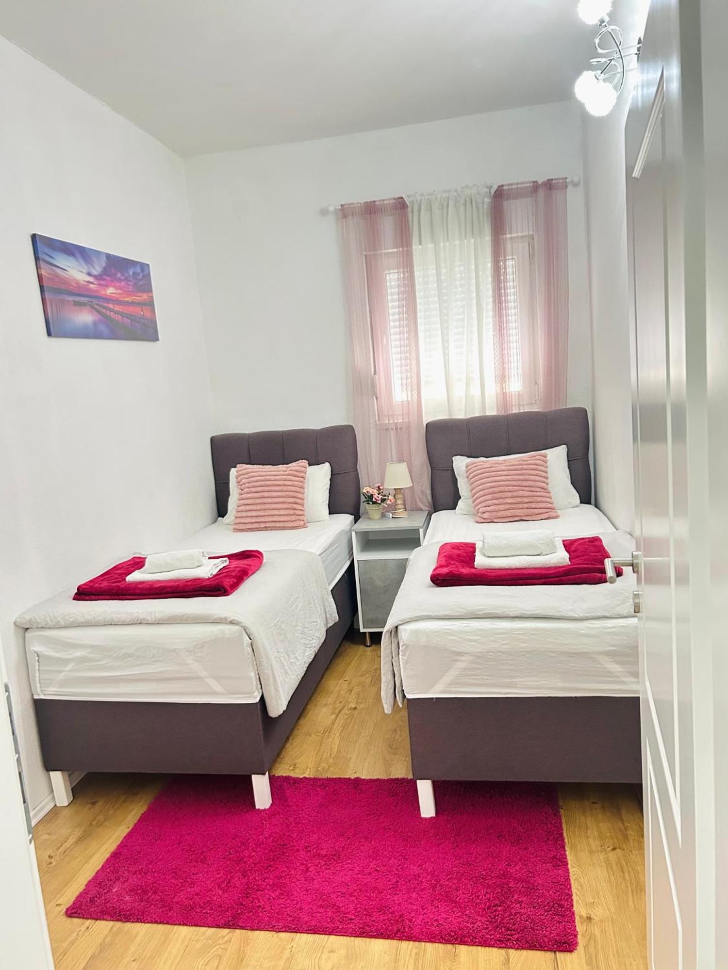 מוסטר Apartment Tajra מראה חיצוני תמונה